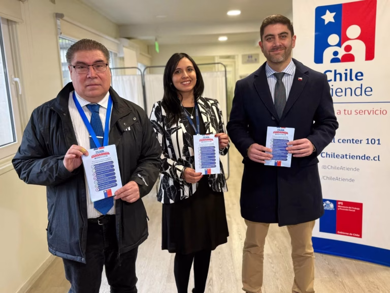 Seremi de Salud y del Trabajo habilitan punto de vacunación en ChileAtiende de Temuco para reforzar campaña de invierno