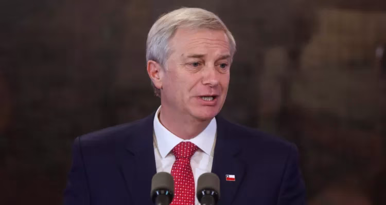 Presidente Kast retrasa su llegada a Toltén por demora en traslado aéreo durante gira en La Araucanía