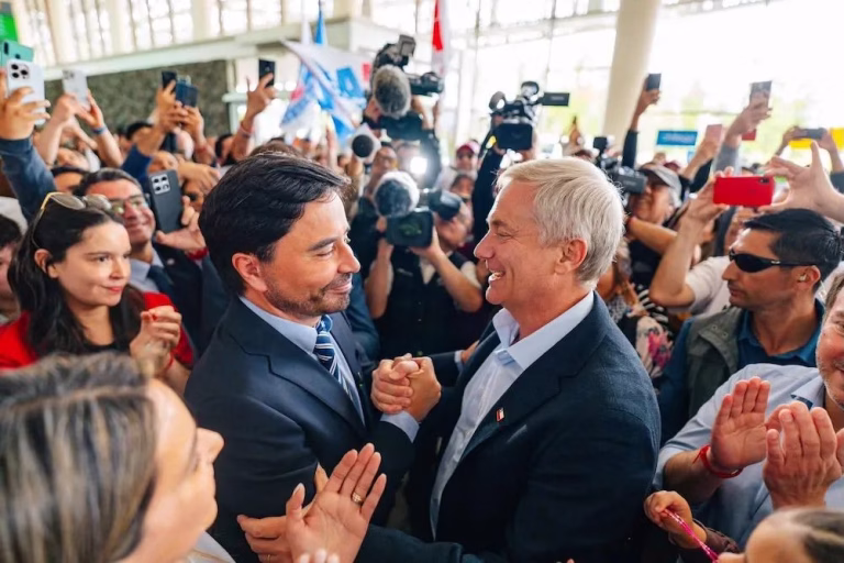 Senador Cárter contradice a Kast por uso de militares en las calles: «No lo catalogaría de populista»