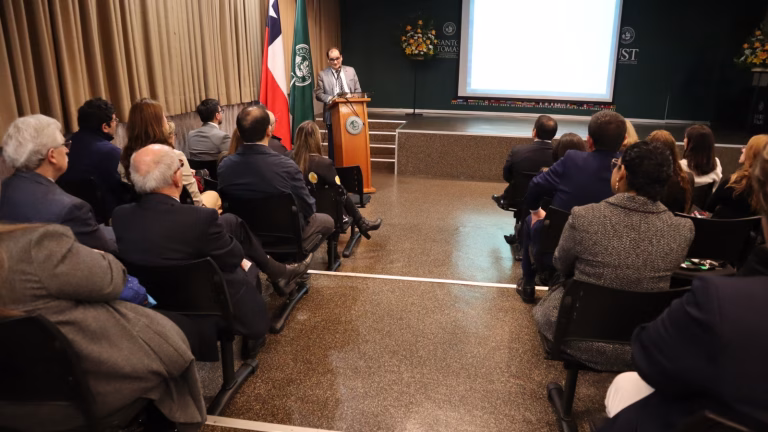 Santo Tomás Temuco realizará seminario gratuito sobre salud mental, neurociencia e inteligencia artificial para comunidades educativas