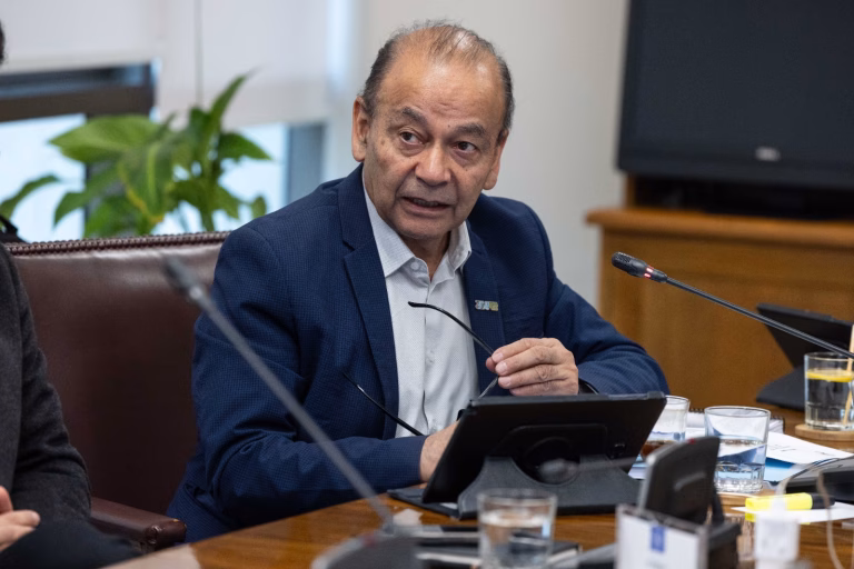 Senador Ricardo Celis emplaza a ministra del Medio Ambiente a dialogar con la comisión técnica para avanzar en acuerdos legislativos