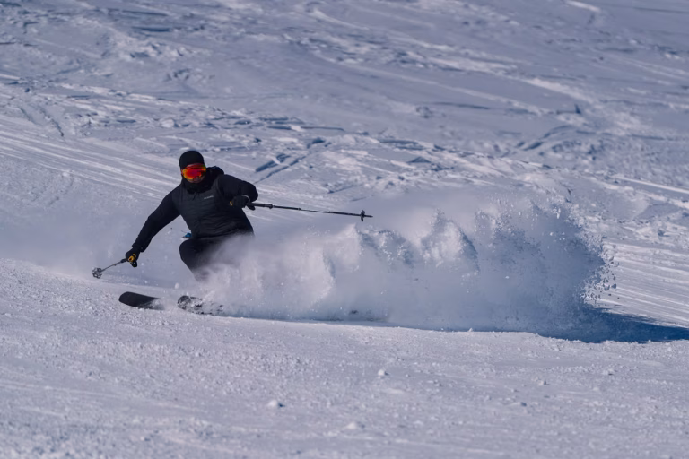 A menos de 80 kilómetros de Temuco: el centro de ski que permite disfrutar la nieve en pleno Parque Nacional Conguillío