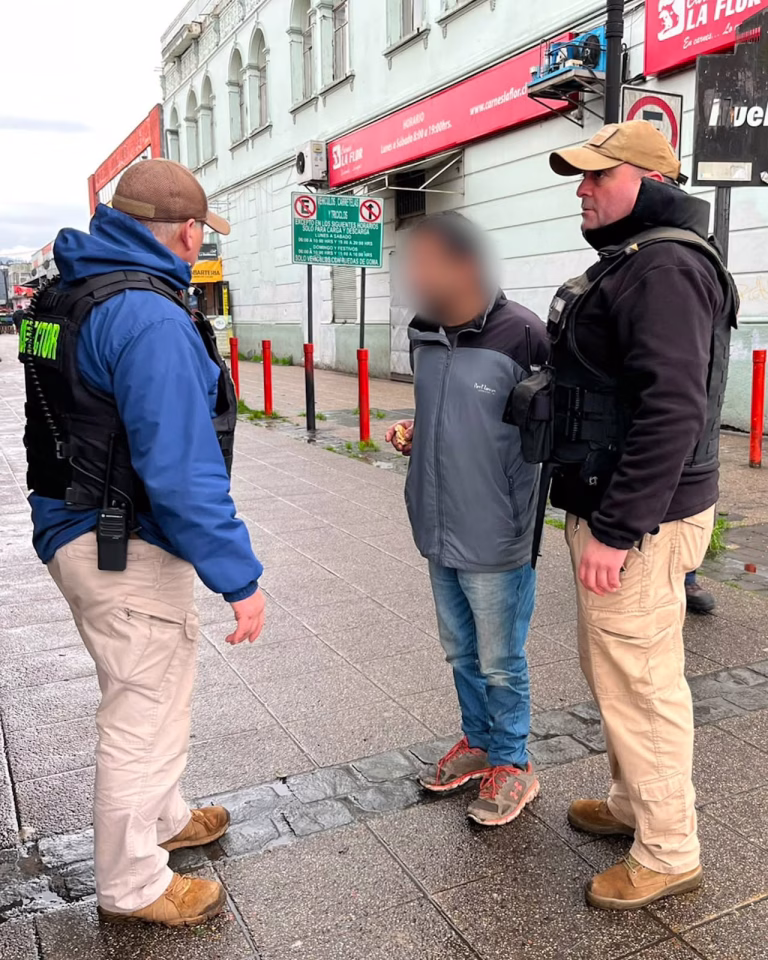 Inspectores municipales ubican en Temuco a imputado por femicidio frustrado cometido en Vilcún