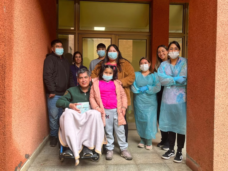 Hospital San José de Victoria realiza la primera salida terapéutica con un paciente de UTI en La Araucanía