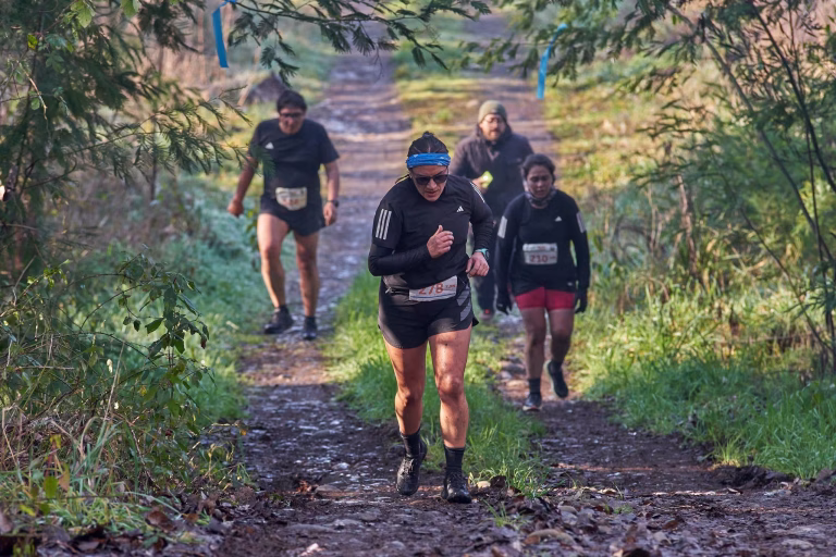 Más de 300 corredores desafiaron cerros, barro y naturaleza en el exitoso Trail Aventura Pillanlelbún