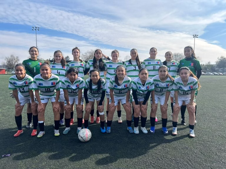 Escuela Municipal de Fútbol Femenino de Pucón clasifica a los Juegos Binacionales