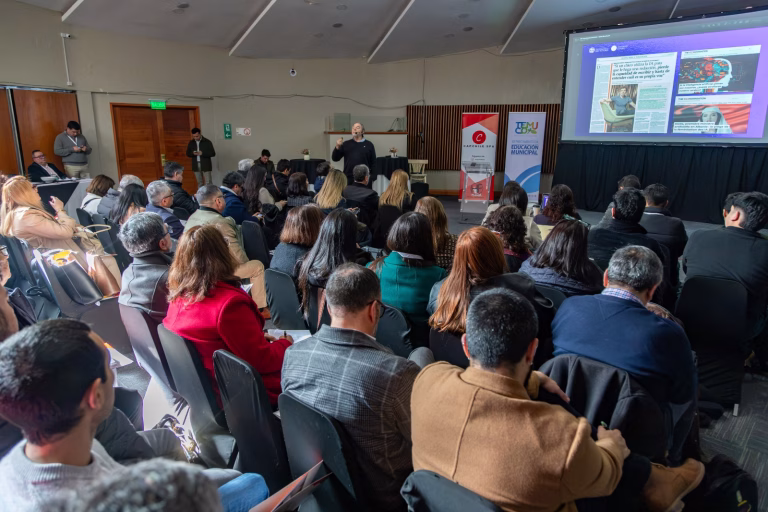 Temuco capacita a equipos directivos en inteligencia artificial aplicada a la educación