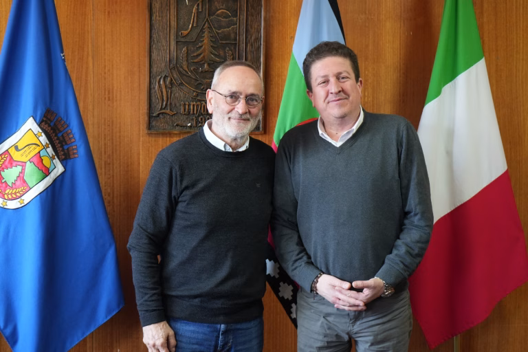 Gobernador Saffirio visita Lumaco y coordina apoyo tras graves inundaciones