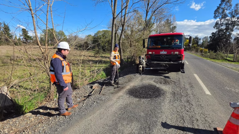 MOP intensifica trabajos de bacheo en rutas de La Araucanía tras daños provocados por las lluvias