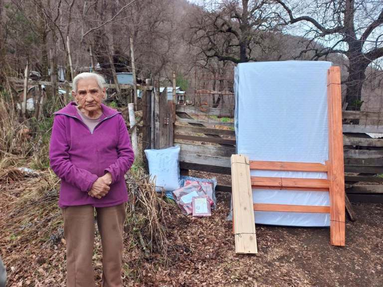 Gobierno entrega apoyo a 15 familias rurales de Lonquimay para mejorar sus hogares