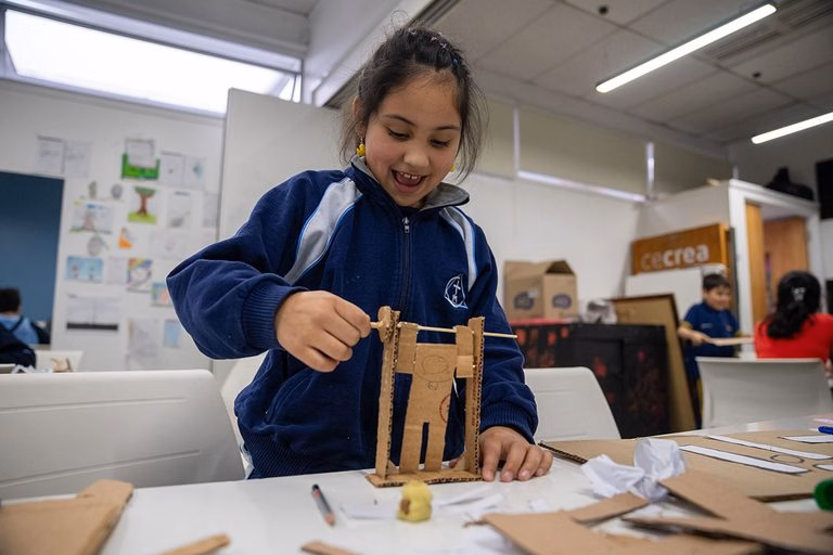 Seremi de las Culturas de La Araucanía invita a participar en convocatoria del Fondo de Fomento al Arte en la Educación 2027