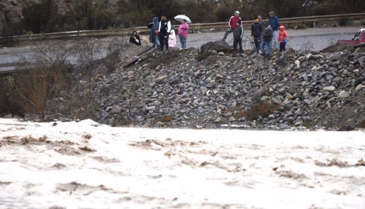 Sistema frontal obliga a evacuar sectores del Maule, Biobío y La Araucanía: Senapred declara Alerta Roja por riesgo de desbordes