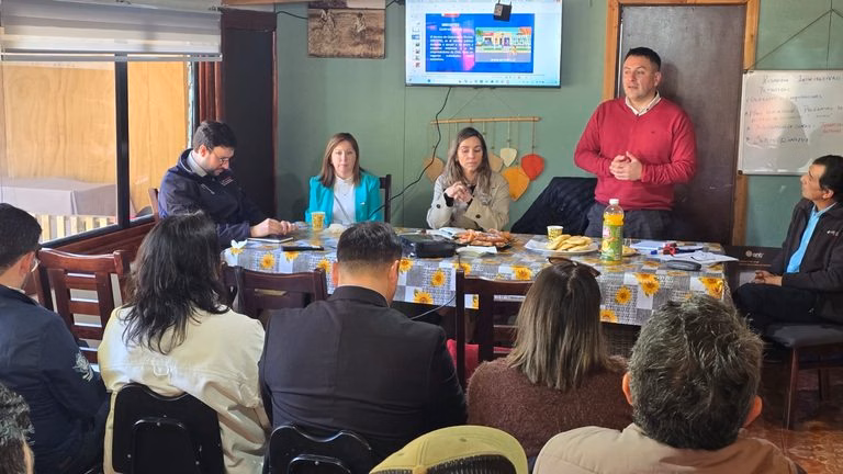Autoridades llegan a Melipeuco para responder demandas de conectividad y emprendimiento