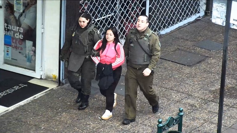 Ocho inspectores municipales lesionados y cinco detenidos tras violento ataque en Temuco