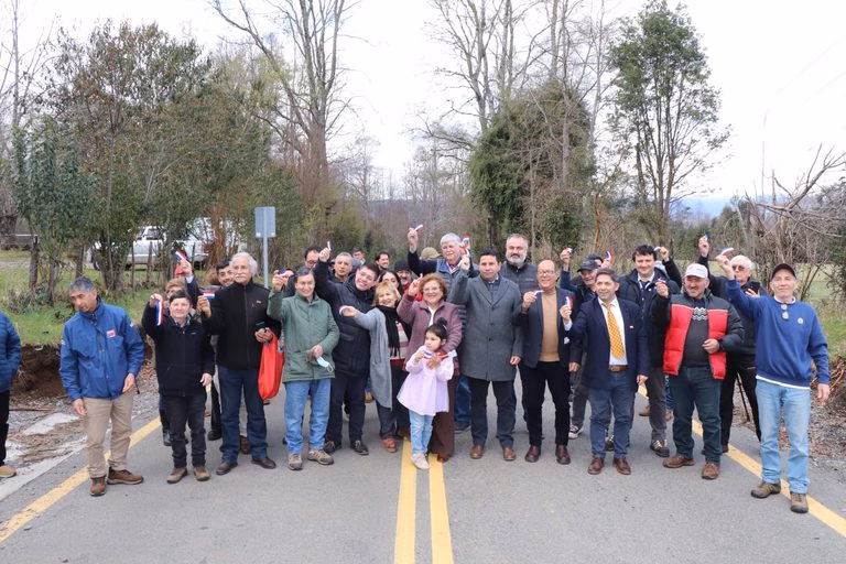 MOP y vecinos inauguran camino Cudico-Pino Huacho en Villarrica