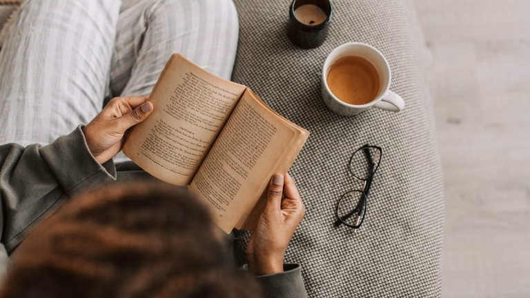 ¿Qué están leyendo los chilenos? Los libros que marcan las preferencias de los lectores en 2026