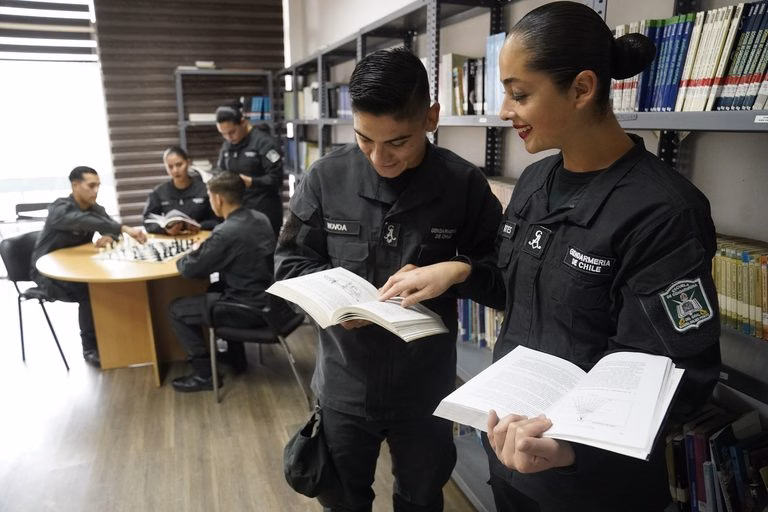 Gendarmería de Chile abre postulaciones para Aspirantes a Oficiales y Gendarmes Alumnas y Alumnos